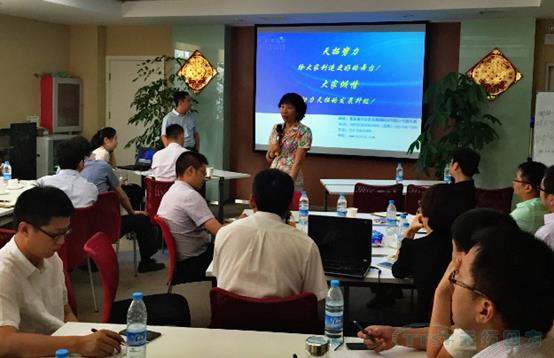 HJC黄金城HJC集团2015年中工作总结会议成功召开! HJC黄金城HJC集团2015年中工作总结会议成功召开!